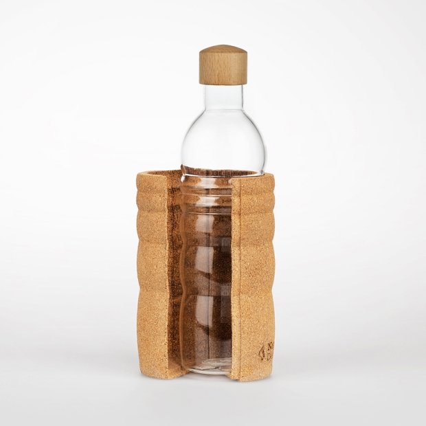 Glasflasche mit Korkummantelung und Holzdeckel. Entworfen nach dem Goldenen Schnitt und mit der Blume des Lebens. Ökologisch, nachhaltig und fair produziert.